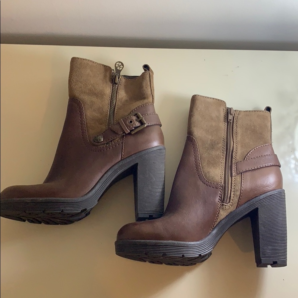 🛍 Guess Booties